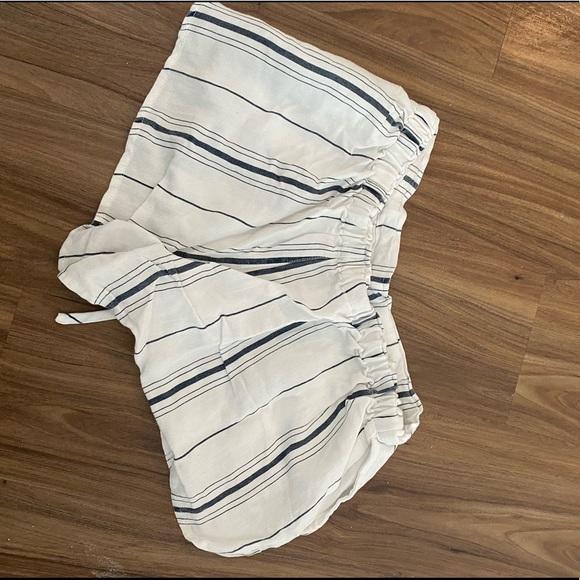 Brandy Melville shorts - Picture 2 of 3